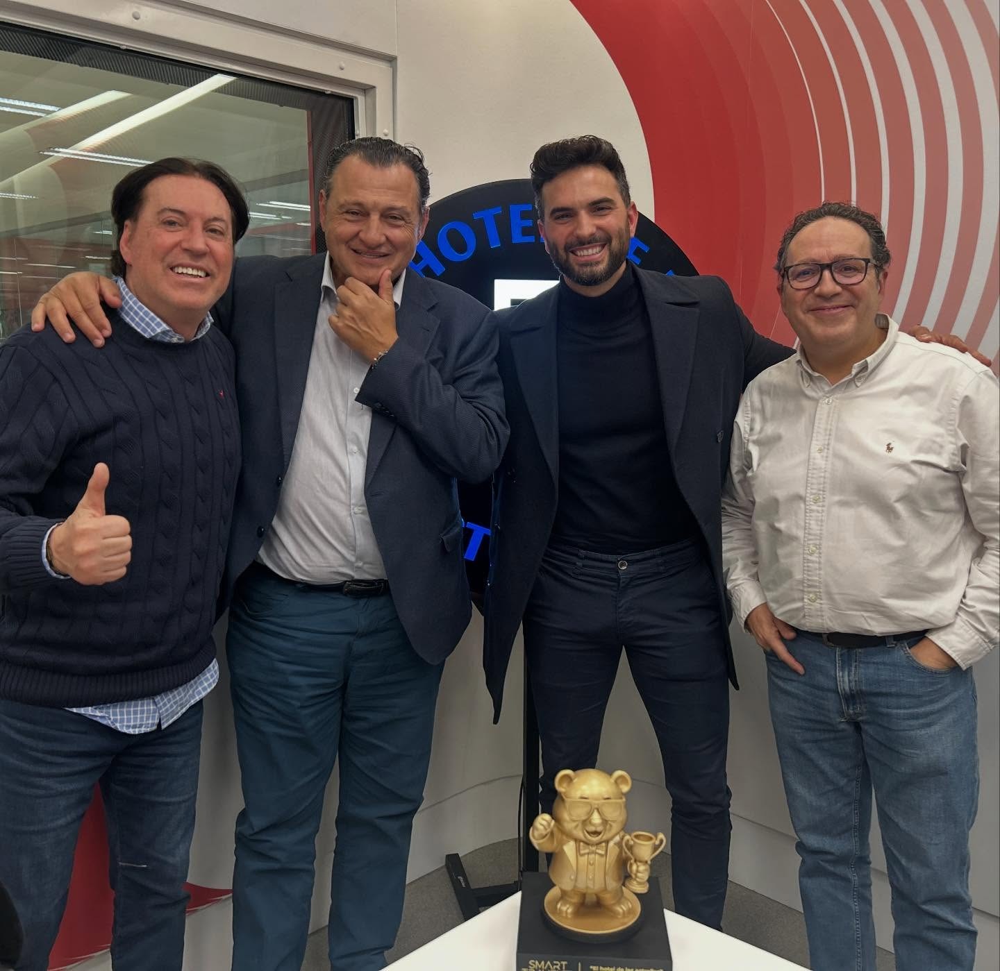 Suso Álvarez visita Futurotel: El Hotel De Las Estrellas