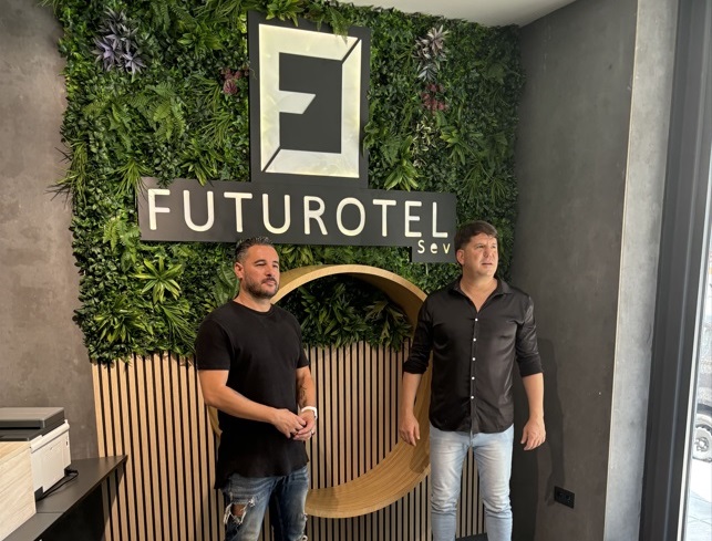 Inauguración Futurotel Sevilla de la mano de Andy y Lucas